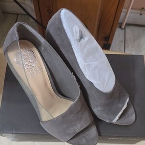 NWT Vince CAMUTO RIVESTAN PUMPS